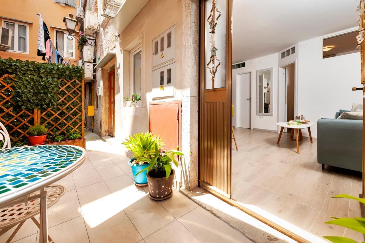 Apartment Amici With Terrace In Center Of Rovinj Exteriör bild